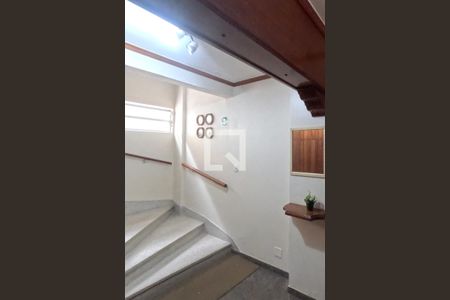 Área Comum - Escadas para o Apartamento de apartamento para alugar com 3 quartos, 132m² em Boqueirão, Santos