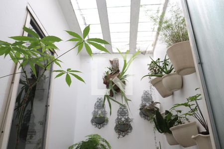 Casa à venda com 93m², 2 quartos e 1 vagaJardim interno