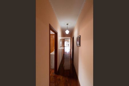 Casa à venda com 280m², 4 quartos e 5 vagasCorredor