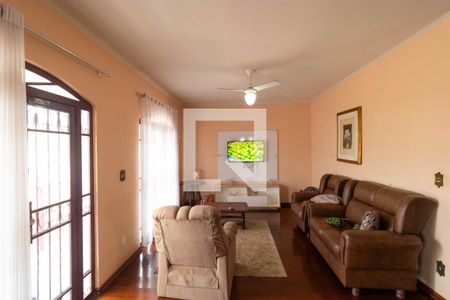 Casa à venda com 280m², 4 quartos e 5 vagasSalas