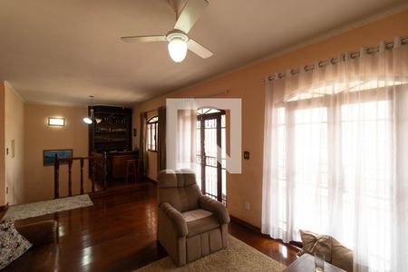 Casa à venda com 280m², 4 quartos e 5 vagasSalas