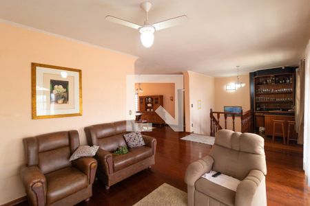 Casa à venda com 280m², 4 quartos e 5 vagasSalas