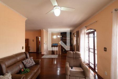 Casa à venda com 280m², 4 quartos e 5 vagasSalas