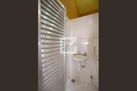 Casa à venda com 240m², 3 quartos e 3 vagasBanheiro de serviço