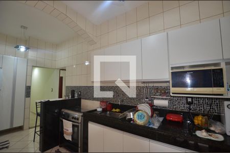 Casa à venda com 240m², 3 quartos e 3 vagasCozinha