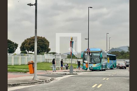 Apartamento para alugar com 42m², 1 quarto e 1 vaga Apartamento para alugar com 42m², 1 quarto e 1 vagaÁrea comum - Ônibus do condomínio