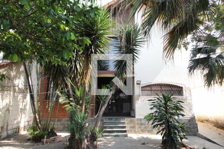 Casa à venda com 370m², 5 quartos e 4 vagasQuintal