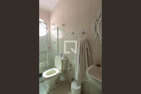 Casa à venda com 370m², 5 quartos e 4 vagasBanheiro da Suite 2