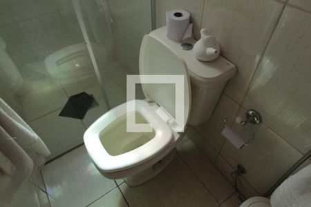 Casa à venda com 370m², 5 quartos e 4 vagasBanheiro da Suite 2