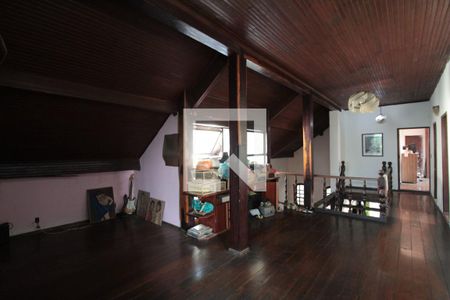 Casa à venda com 370m², 5 quartos e 4 vagasSala de TV