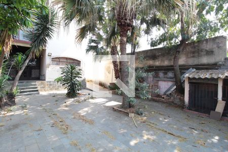 Casa à venda com 370m², 5 quartos e 4 vagasQuintal