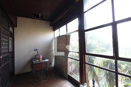 Casa à venda com 370m², 5 quartos e 4 vagasEscritório