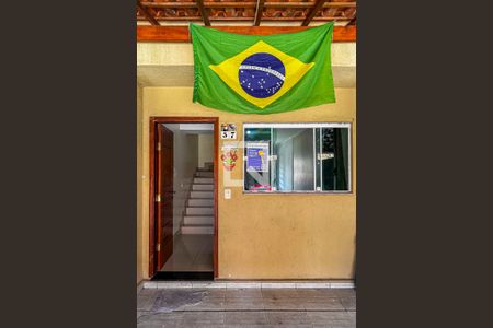 Casa de condomínio para alugar com 67m², 2 quartos e 1 vaga Casa de condomínio para alugar com 67m², 2 quartos e 1 vagaPlaca Instalada na Fachada