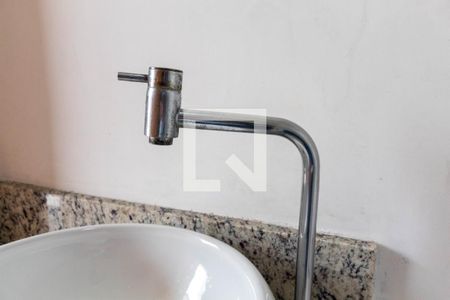 Casa de condomínio à venda com 165m², 3 quartos e 2 vagasBanheiro - torneira