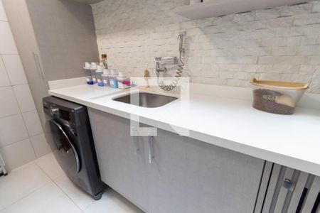 Casa de condomínio à venda com 165m², 3 quartos e 2 vagasLavanderia