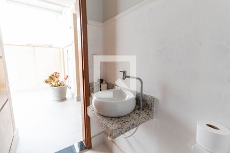 Casa de condomínio à venda com 165m², 3 quartos e 2 vagasLavabo 1