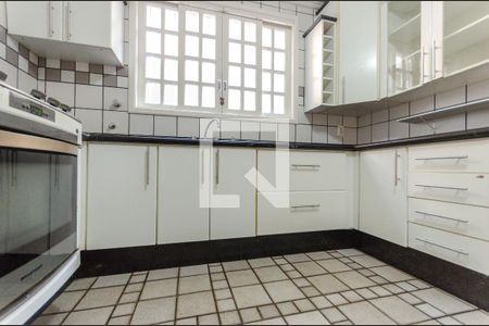 Casa à venda com 178m², 3 quartos e 2 vagas Casa à venda com 178m², 3 quartos e 2 vagasCozinha