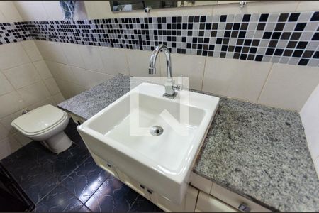 Casa à venda com 178m², 3 quartos e 2 vagas Casa à venda com 178m², 3 quartos e 2 vagasBanheiro