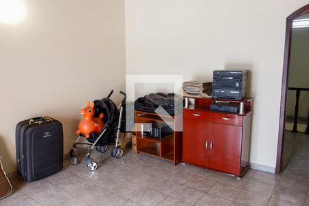 Casa à venda com 280m², 3 quartos e 2 vagas Casa à venda com 280m², 3 quartos e 2 vagasSala de TV