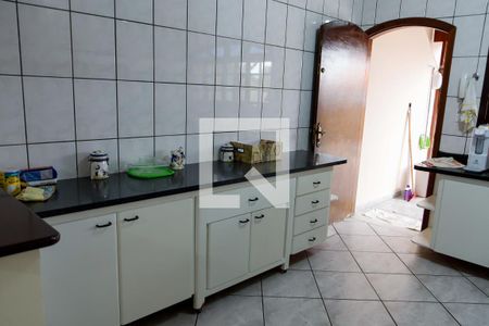 Casa à venda com 280m², 3 quartos e 2 vagas Casa à venda com 280m², 3 quartos e 2 vagascozinha