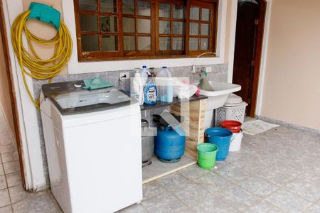 Casa à venda com 280m², 3 quartos e 2 vagas Casa à venda com 280m², 3 quartos e 2 vagasLavanderia