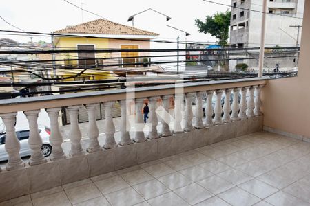 Casa à venda com 280m², 3 quartos e 2 vagas Casa à venda com 280m², 3 quartos e 2 vagasVaranda