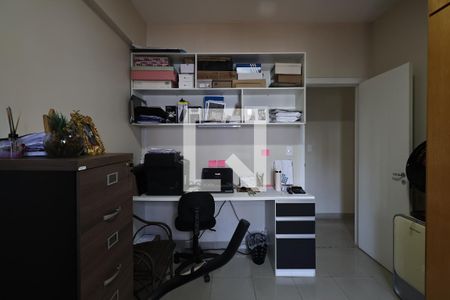 Apartamento à venda com 198m², 4 quartos e 4 vagasEscritório