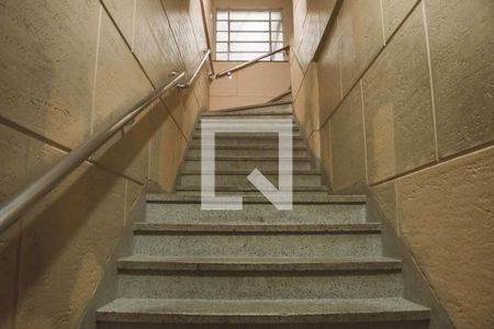 Apartamento para alugar com 120m², 3 quartos e sem vaga Apartamento para alugar com 120m², 3 quartos e sem vagaEscada