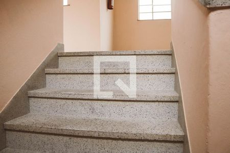 Apartamento para alugar com 120m², 3 quartos e sem vaga Apartamento para alugar com 120m², 3 quartos e sem vagaEscada