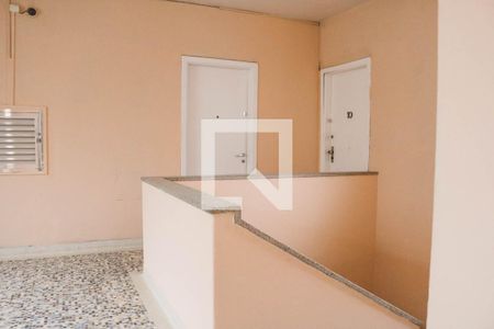 Apartamento para alugar com 120m², 3 quartos e sem vaga Apartamento para alugar com 120m², 3 quartos e sem vagaEscada