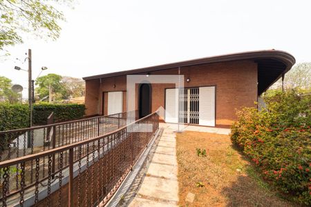 Casa à venda com 430m², 3 quartos e 4 vagas Casa à venda com 430m², 3 quartos e 4 vagasQuintal