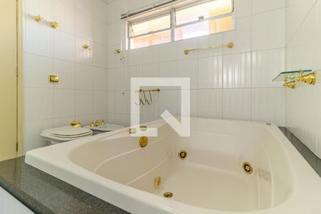 Apartamento à venda com 242m², 3 quartos e 2 vagasBanheiro da Suíte