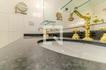 Apartamento à venda com 242m², 3 quartos e 2 vagasBanheiro da Suíte