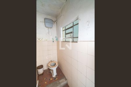 Casa à venda com 140m², 2 quartos e 1 vaga Casa à venda com 140m², 2 quartos e 1 vagaBanheiro de Serviço