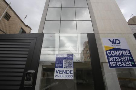 Apartamento à venda com 77m², 3 quartos e 2 vagasFachada e Placa