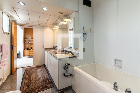 Apartamento à venda com 623m², 3 quartos e 6 vagasSuíte 1 - Banheiro 1