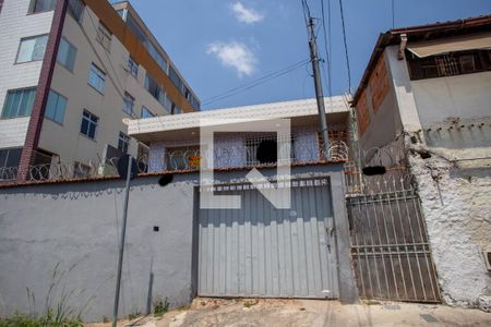 Casa à venda com 280m², 4 quartos e 4 vagasFachada