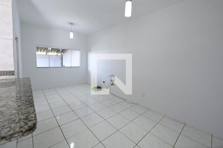 Sala de casa para alugar com 2 quartos, 75m² em Residencial Carla Cristina, Goiânia