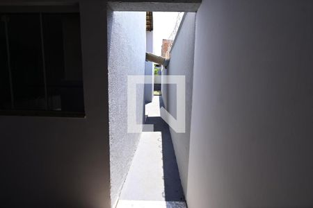 Corredor de casa para alugar com 2 quartos, 75m² em Residencial Carla Cristina, Goiânia