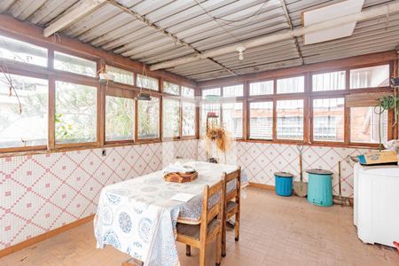 Casa à venda com 400m², 2 quartos e 1 vagaÁrea de Serviço