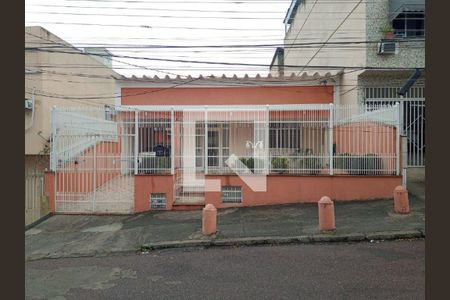 Casa à venda com 200m², 3 quartos e 4 vagasFachada