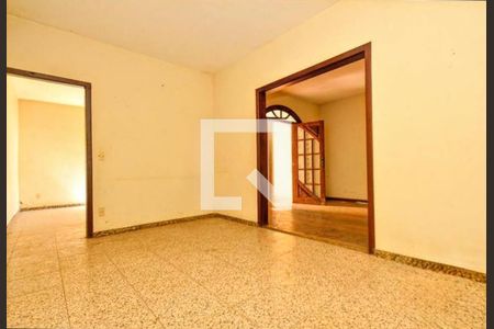 Casa à venda com 150m², 3 quartos e 2 vagasSala