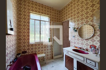 Casa à venda com 300m², 4 quartos e 4 vagasBanheiro da Suíte