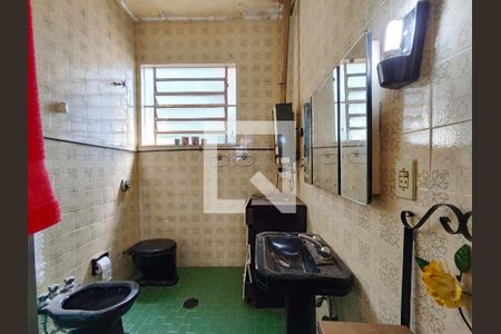 Casa à venda com 300m², 4 quartos e 4 vagasBanheiro 2