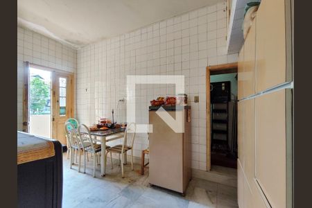 Casa à venda com 300m², 4 quartos e 4 vagasCozinha