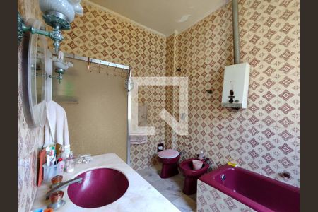 Casa à venda com 300m², 4 quartos e 4 vagasBanheiro da Suíte