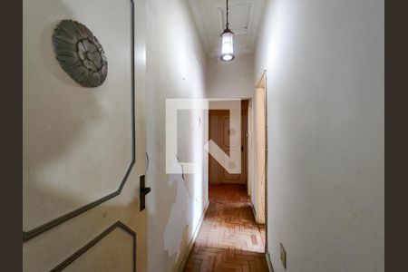 Casa à venda com 300m², 4 quartos e 4 vagasCorredor