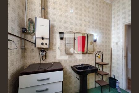 Casa à venda com 300m², 4 quartos e 4 vagasBanheiro 2