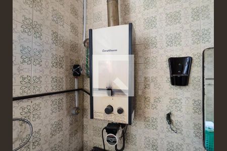 Casa à venda com 300m², 4 quartos e 4 vagasBanheiro 2