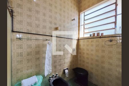 Casa à venda com 300m², 4 quartos e 4 vagasBanheiro 2